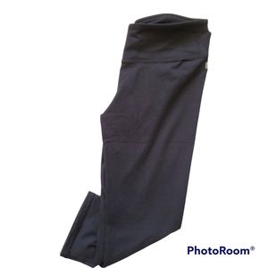 Fabletics Black Mid-Rise PowerHold Crop Workout Athletic Leggings Size XS